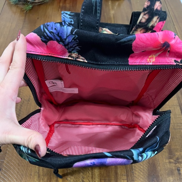 NWOT Herschel Supply Company Grove XS Black Pineapple Backpack - Picture 3 of 5